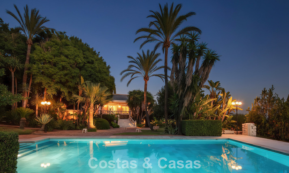 Majestuosa villa con arquitectura clásica en venta en la zona este de Marbella 790428