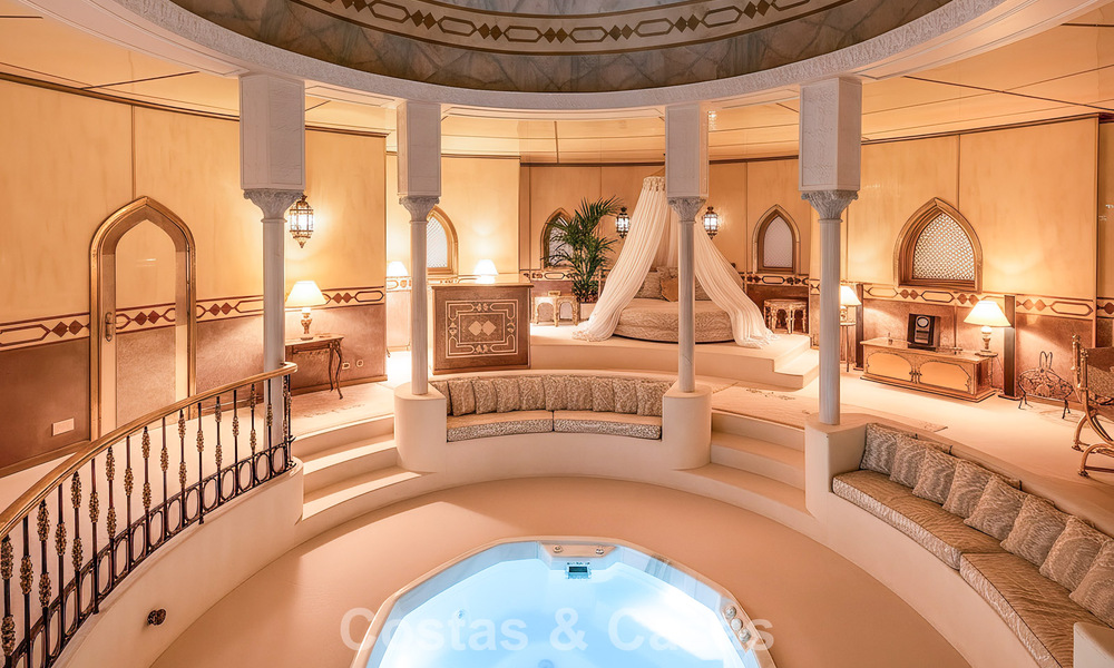 Majestuosa villa con arquitectura clásica en venta en la zona este de Marbella 790429