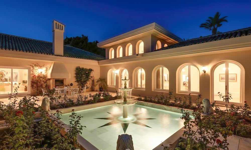Majestuosa villa con arquitectura clásica en venta en la zona este de Marbella 790430