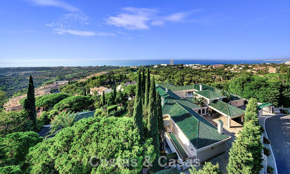 Majestuosa villa con arquitectura clásica en venta en la zona este de Marbella 790432