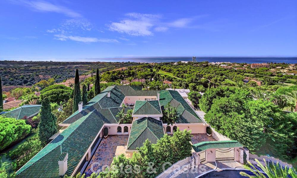 Majestuosa villa con arquitectura clásica en venta en la zona este de Marbella 790433