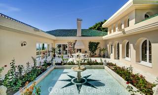 Majestuosa villa con arquitectura clásica en venta en la zona este de Marbella 790437 
