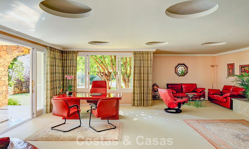 Majestuosa villa con arquitectura clásica en venta en la zona este de Marbella 790442