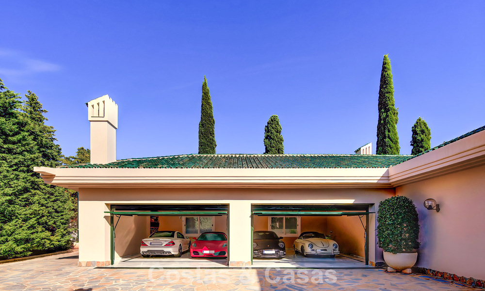 Majestuosa villa con arquitectura clásica en venta en la zona este de Marbella 790443