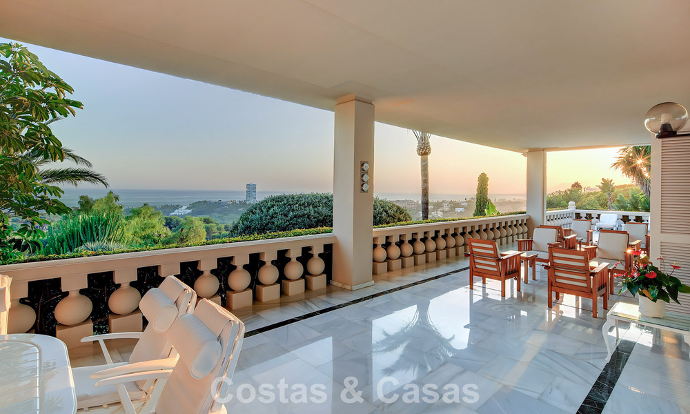 Majestuosa villa con arquitectura clásica en venta en la zona este de Marbella 790452