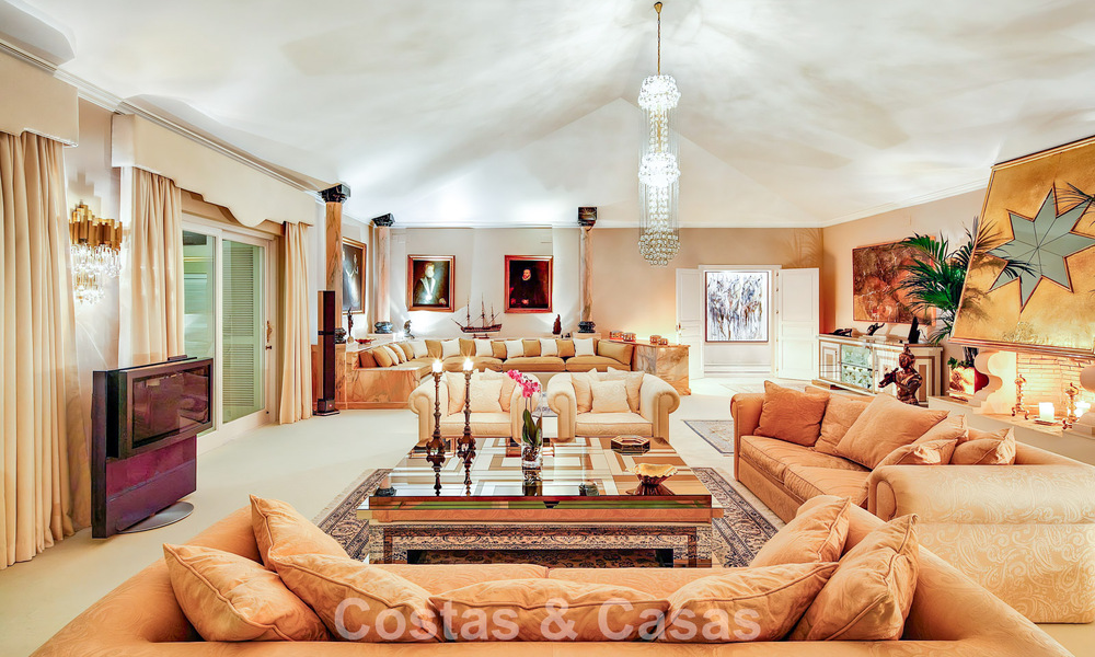Majestuosa villa con arquitectura clásica en venta en la zona este de Marbella 790455