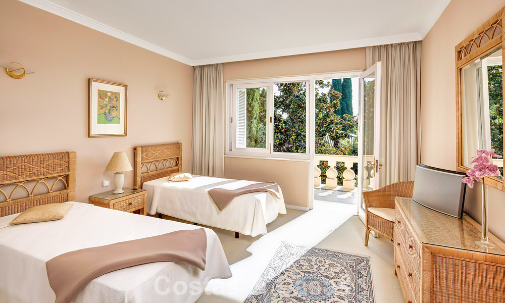 Majestuosa villa con arquitectura clásica en venta en la zona este de Marbella 790457