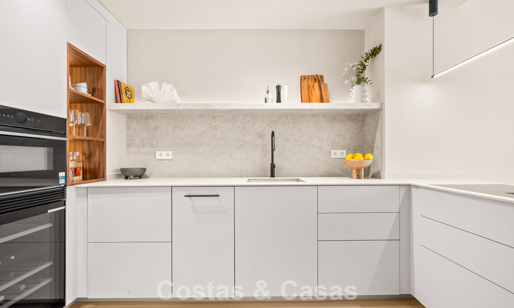 Apartamento dúplex renovado, listo para entrar a vivir, en venta con vistas a los campos de golf en La Quinta, Marbella - Benahavís 790462