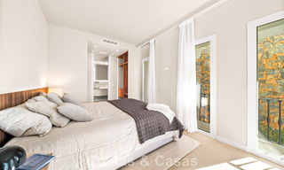 Apartamento dúplex renovado, listo para entrar a vivir, en venta con vistas a los campos de golf en La Quinta, Marbella - Benahavís 790463 