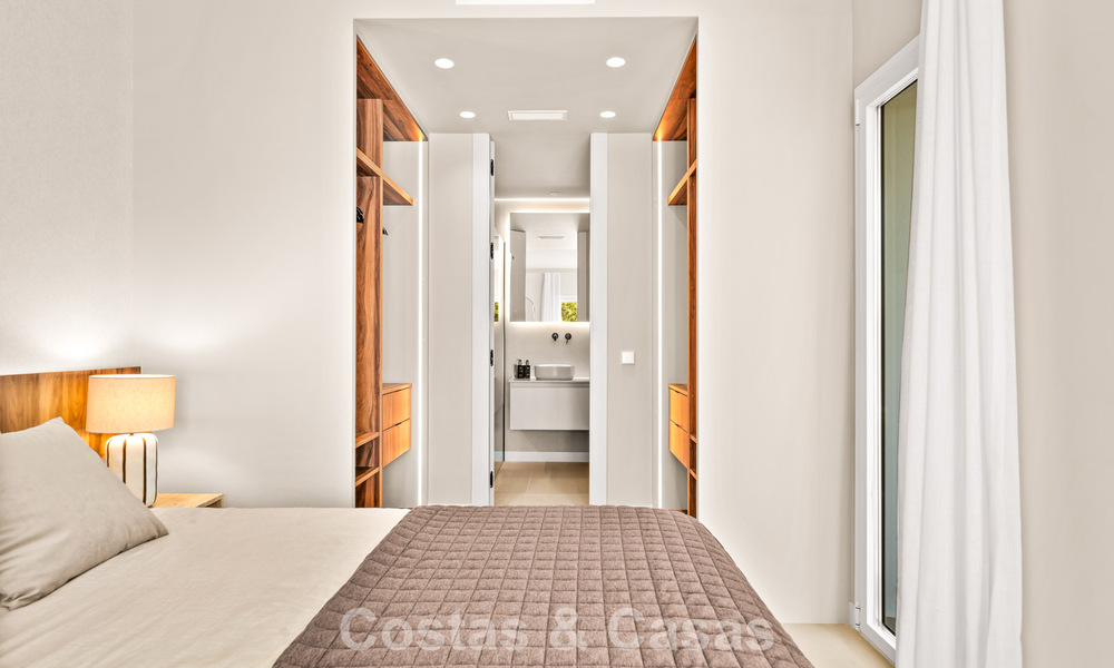 Apartamento dúplex renovado, listo para entrar a vivir, en venta con vistas a los campos de golf en La Quinta, Marbella - Benahavís 790464