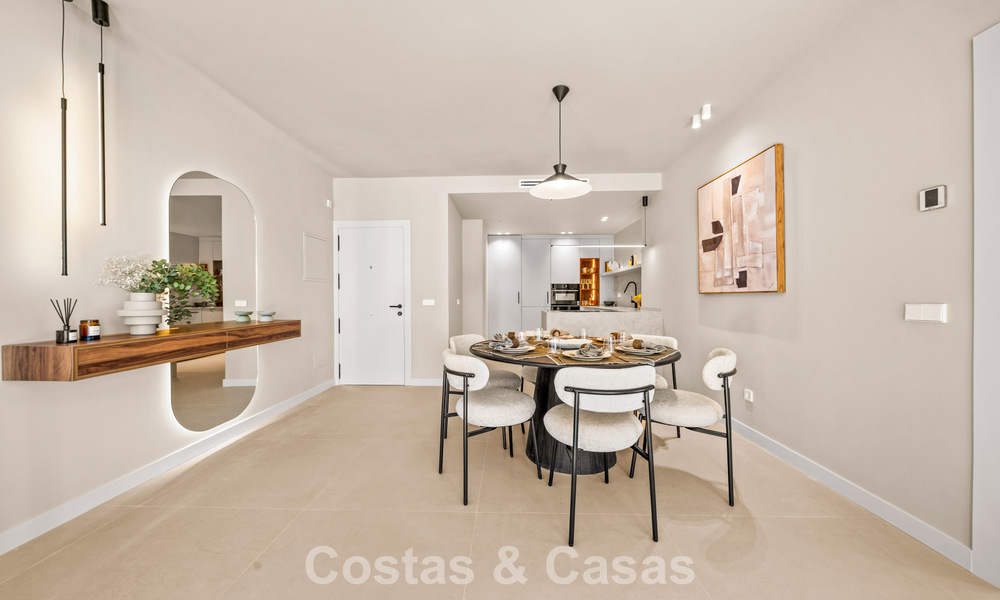 Apartamento dúplex renovado, listo para entrar a vivir, en venta con vistas a los campos de golf en La Quinta, Marbella - Benahavís 790468