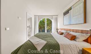 Apartamento dúplex renovado, listo para entrar a vivir, en venta con vistas a los campos de golf en La Quinta, Marbella - Benahavís 790477 