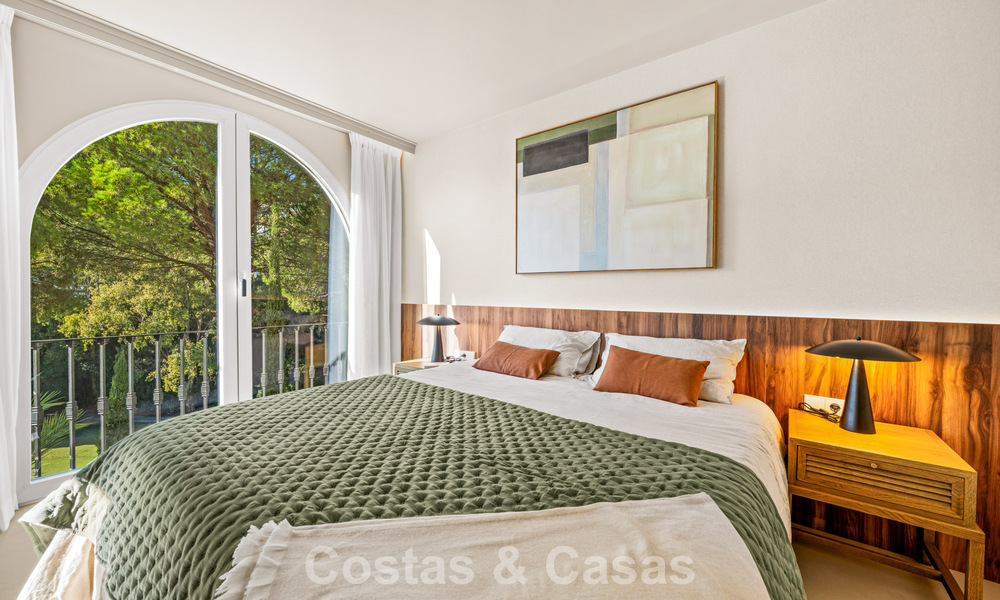 Apartamento dúplex renovado, listo para entrar a vivir, en venta con vistas a los campos de golf en La Quinta, Marbella - Benahavís 790478
