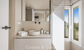 Apartamento dúplex renovado, listo para entrar a vivir, en venta con vistas a los campos de golf en La Quinta, Marbella - Benahavís 790480 