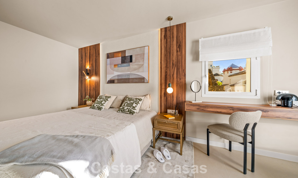 Apartamento dúplex renovado, listo para entrar a vivir, en venta con vistas a los campos de golf en La Quinta, Marbella - Benahavís 790483