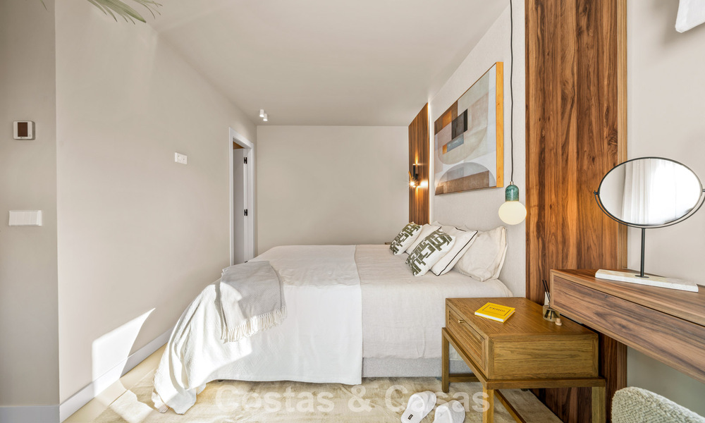 Apartamento dúplex renovado, listo para entrar a vivir, en venta con vistas a los campos de golf en La Quinta, Marbella - Benahavís 790484