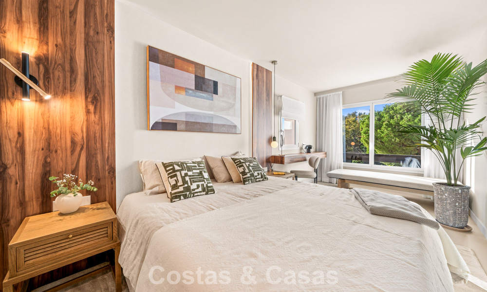 Apartamento dúplex renovado, listo para entrar a vivir, en venta con vistas a los campos de golf en La Quinta, Marbella - Benahavís 790486