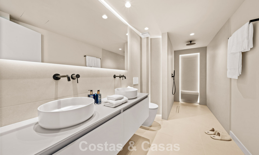 Apartamento dúplex renovado, listo para entrar a vivir, en venta con vistas a los campos de golf en La Quinta, Marbella - Benahavís 790487