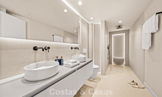 Apartamento dúplex renovado, listo para entrar a vivir, en venta con vistas a los campos de golf en La Quinta, Marbella - Benahavís 790487 