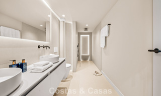 Apartamento dúplex renovado, listo para entrar a vivir, en venta con vistas a los campos de golf en La Quinta, Marbella - Benahavís 790488 