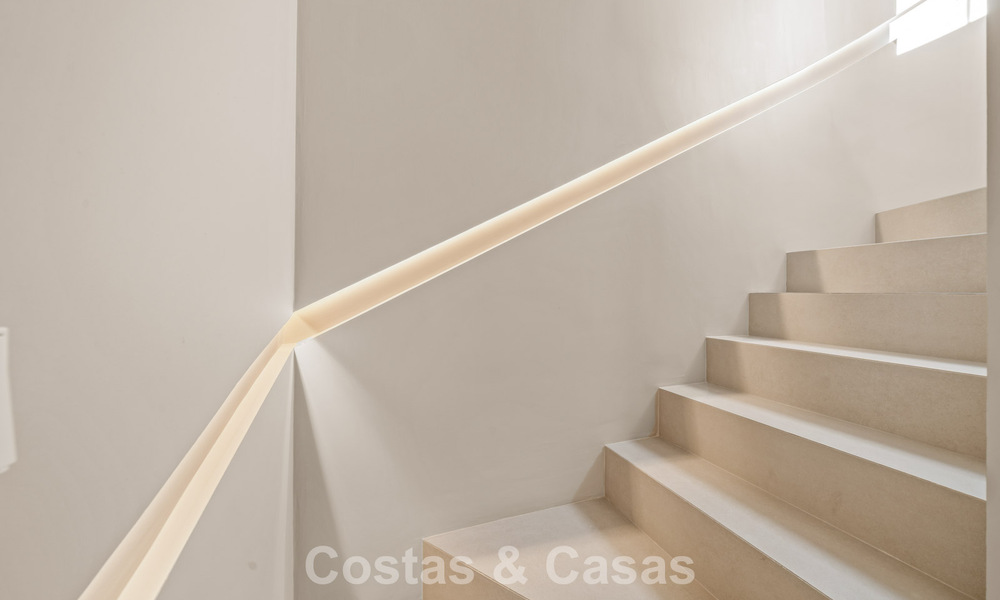 Apartamento dúplex renovado, listo para entrar a vivir, en venta con vistas a los campos de golf en La Quinta, Marbella - Benahavís 790490