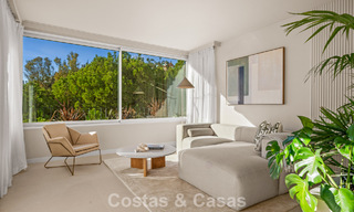 Apartamento dúplex renovado, listo para entrar a vivir, en venta con vistas a los campos de golf en La Quinta, Marbella - Benahavís 790491 