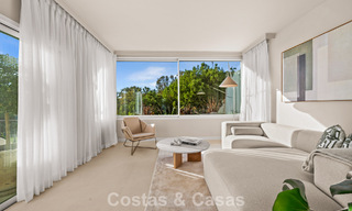 Apartamento dúplex renovado, listo para entrar a vivir, en venta con vistas a los campos de golf en La Quinta, Marbella - Benahavís 790494 