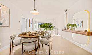 Apartamento dúplex renovado, listo para entrar a vivir, en venta con vistas a los campos de golf en La Quinta, Marbella - Benahavís 790496 