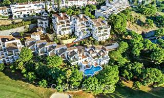 Apartamento dúplex renovado, listo para entrar a vivir, en venta con vistas a los campos de golf en La Quinta, Marbella - Benahavís 790499 