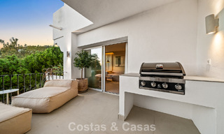Apartamento dúplex renovado, listo para entrar a vivir, en venta con vistas a los campos de golf en La Quinta, Marbella - Benahavís 790505 