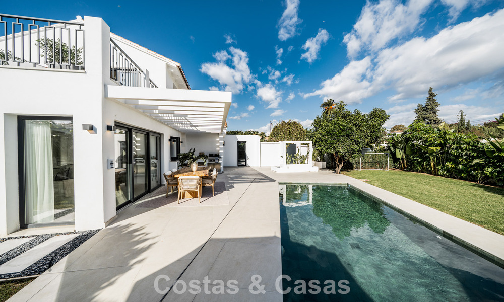 Villa de estilo mediterráneo moderno en venta a pocos minutos a pie de la playa y del centro de San Pedro, Marbella 790552