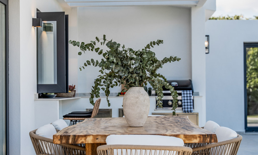 Villa de estilo mediterráneo moderno en venta a pocos minutos a pie de la playa y del centro de San Pedro, Marbella 790553