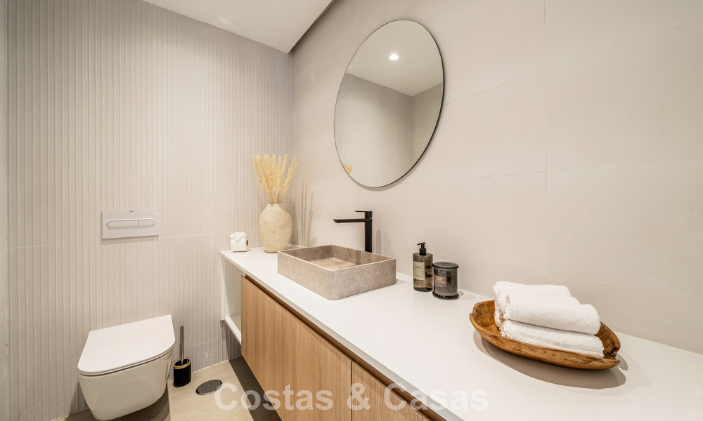 Villa de estilo mediterráneo moderno en venta a pocos minutos a pie de la playa y del centro de San Pedro, Marbella 790557