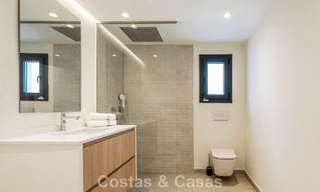 Villa de estilo mediterráneo moderno en venta a pocos minutos a pie de la playa y del centro de San Pedro, Marbella 790558 