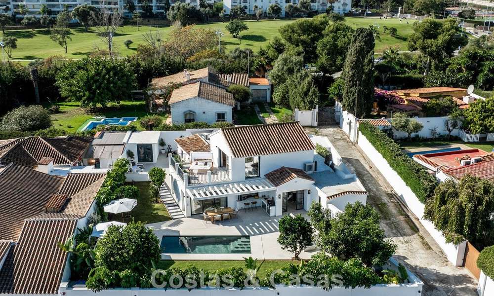 Villa de estilo mediterráneo moderno en venta a pocos minutos a pie de la playa y del centro de San Pedro, Marbella 790559