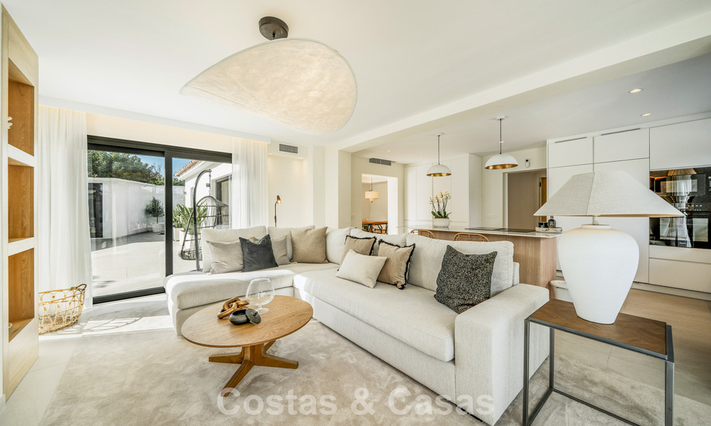 Villa de estilo mediterráneo moderno en venta a pocos minutos a pie de la playa y del centro de San Pedro, Marbella 790561