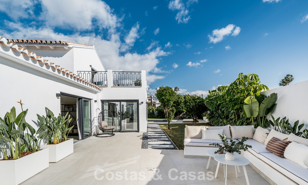 Villa de estilo mediterráneo moderno en venta a pocos minutos a pie de la playa y del centro de San Pedro, Marbella 790562