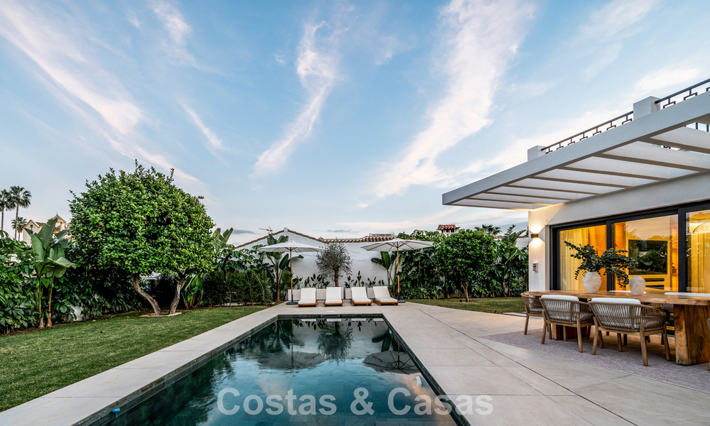 Villa de estilo mediterráneo moderno en venta a pocos minutos a pie de la playa y del centro de San Pedro, Marbella 790564