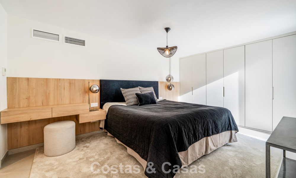 Villa de estilo mediterráneo moderno en venta a pocos minutos a pie de la playa y del centro de San Pedro, Marbella 790573