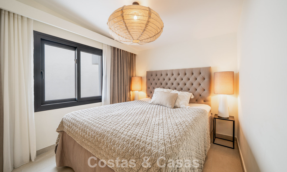 Villa de estilo mediterráneo moderno en venta a pocos minutos a pie de la playa y del centro de San Pedro, Marbella 790578