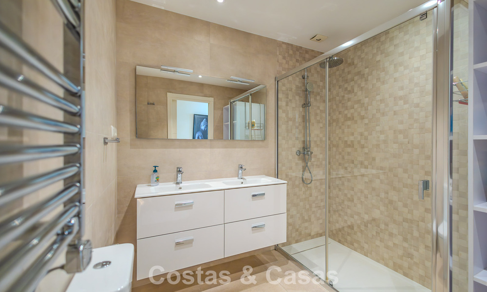 Apartamento de lujo en venta en un complejo resort de primera clase en Nueva Andalucía, Marbella 790306