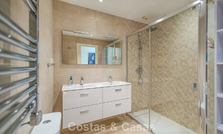 Apartamento de lujo en venta en un complejo resort de primera clase en Nueva Andalucía, Marbella 790306 