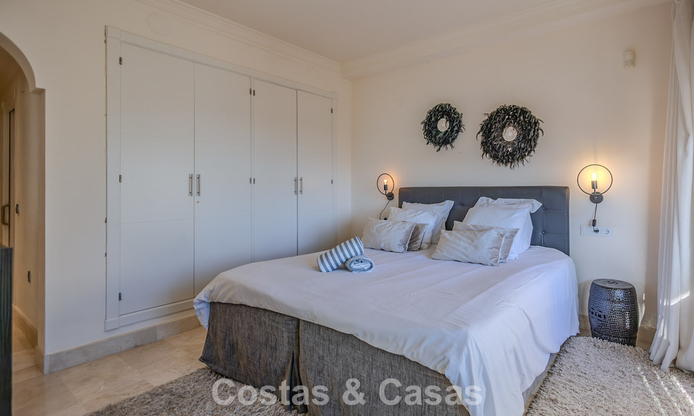 Apartamento de lujo en venta en un complejo resort de primera clase en Nueva Andalucía, Marbella 790308