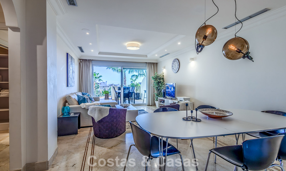 Apartamento de lujo en venta en un complejo resort de primera clase en Nueva Andalucía, Marbella 790312