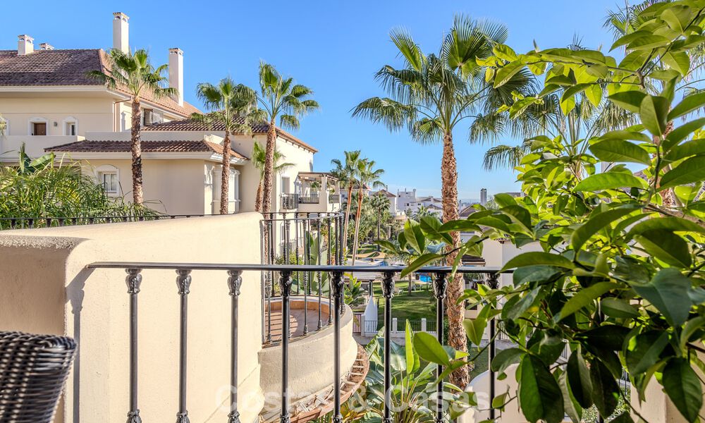 Apartamento de lujo en venta en un complejo resort de primera clase en Nueva Andalucía, Marbella 790314