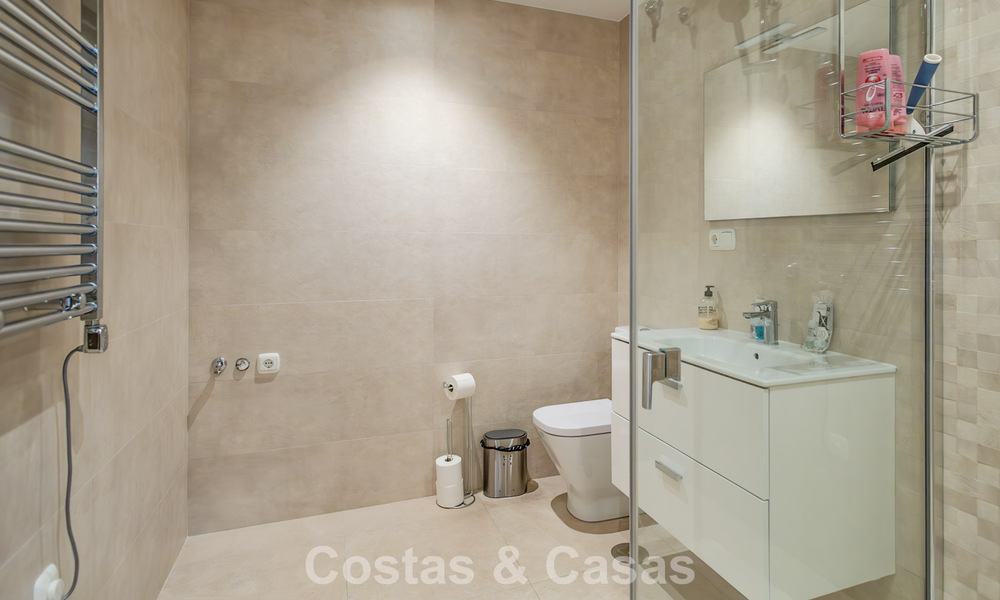 Apartamento de lujo en venta en un complejo resort de primera clase en Nueva Andalucía, Marbella 790322