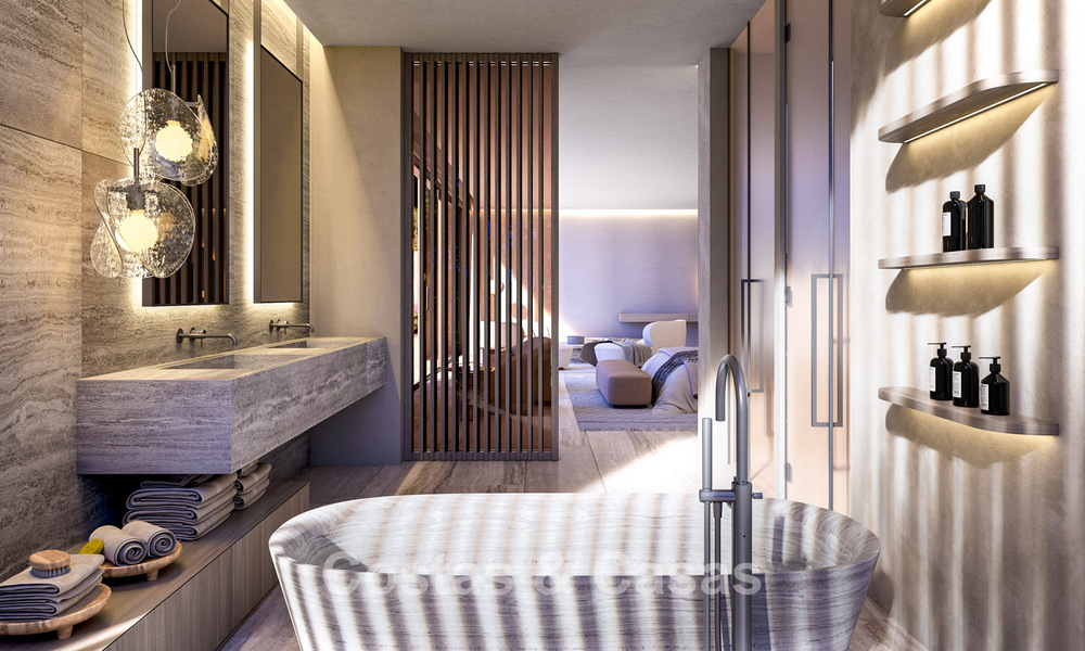 Villa de primera clase en venta con vistas al mar en un entorno cerrado y vigilado en Sotogrande, Costa del Sol 790721