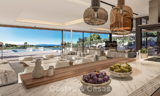 Obra maestra arquitectónica con vistas al mar espectaculares en venta en una comunidad privada y cerrada en Sotogrande, Costa del Sol 790762 