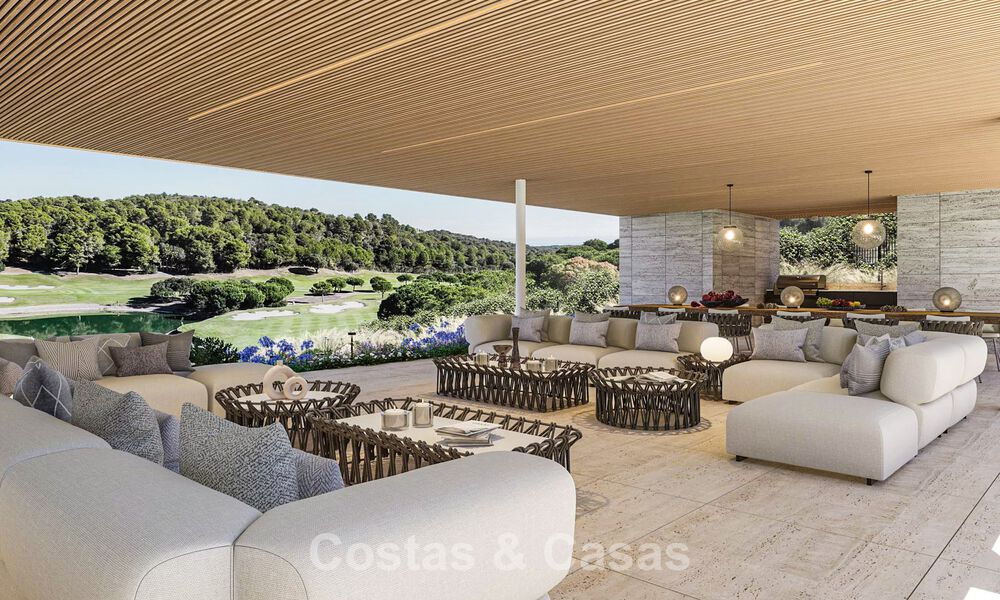 Villa de diseño arquitectónico en venta, en primera línea de golf, en una exclusiva urbanización privada en Sotogrande, Costa del Sol 790764