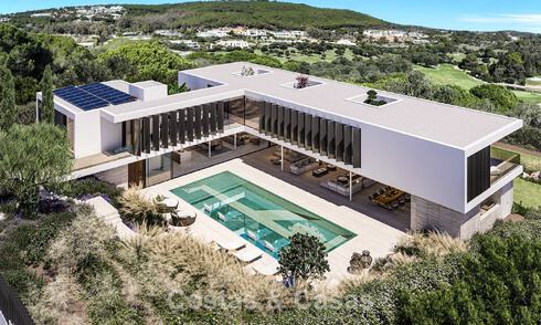 Villa de diseño arquitectónico en venta, en primera línea de golf, en una exclusiva urbanización privada en Sotogrande, Costa del Sol 790766